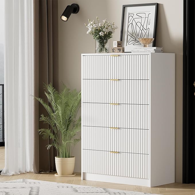 White Dresser for Bedroom, Modern Dresser with 5 Drawers and Smooth Slides, Wide Chest of Drawers with Golden Handles for Bedroom, Living Room, Closet, 15.7" D x 31.5" W x 47.2" H