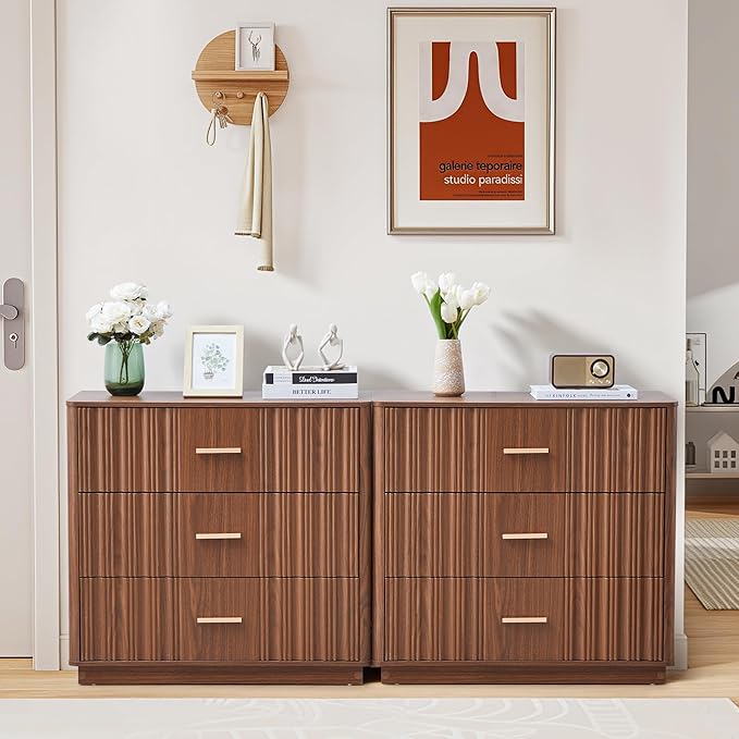 Fluted Dresser for Bedroom with 3 Drawers, 31.5" Wide Modern Chest of Drawers with Metal Handle, Large Storage Dresser, Wood Closet Clothes Storage Organizer for Nursery Living Room, Hallway, Walnut