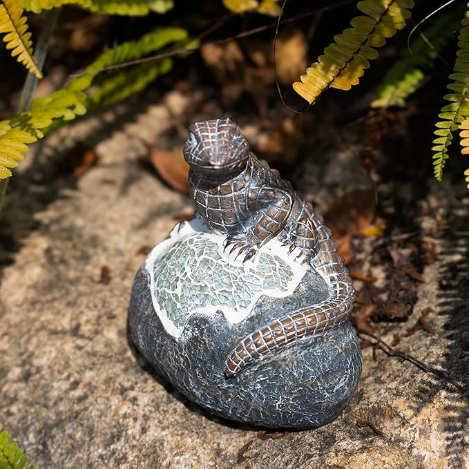 Solar Garden Outdoor Statues Lizard with LED Lights - Lawn Decor Lizard Statue for Patio, Balcony, Yard Ornament - Unique Housewarming Gifts