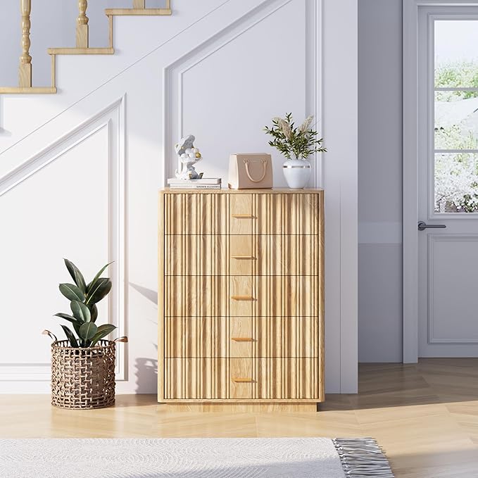 Fluted 5 Drawers Dresser for Bedroom, Wooden Tall Storage Dresser, Modern Chest of Drawers with Metal Handle, Curved Profile Wood Closet Clothes Storage Organizer for Living Room, Hallway, Natural