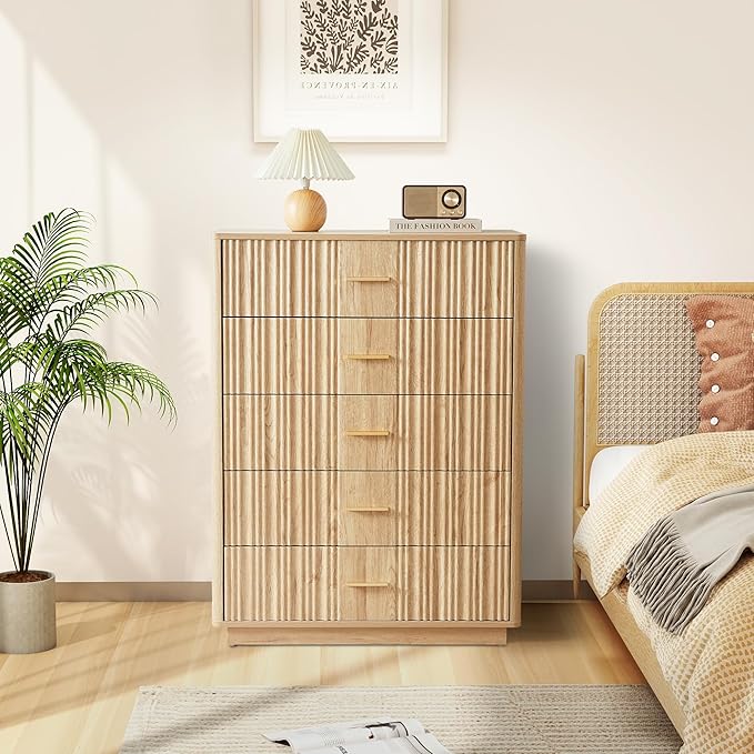 Fluted 5 Drawers Dresser for Bedroom, Wooden Tall Storage Dresser, Modern Chest of Drawers with Metal Handle, Curved Profile Wood Closet Clothes Storage Organizer for Living Room, Hallway, Natural